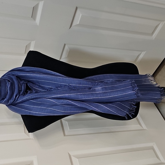 NWT BCBG Linen Blue & White Stripe Wrap Scarf with Fringe 24"x72" - Picture 5 of 10